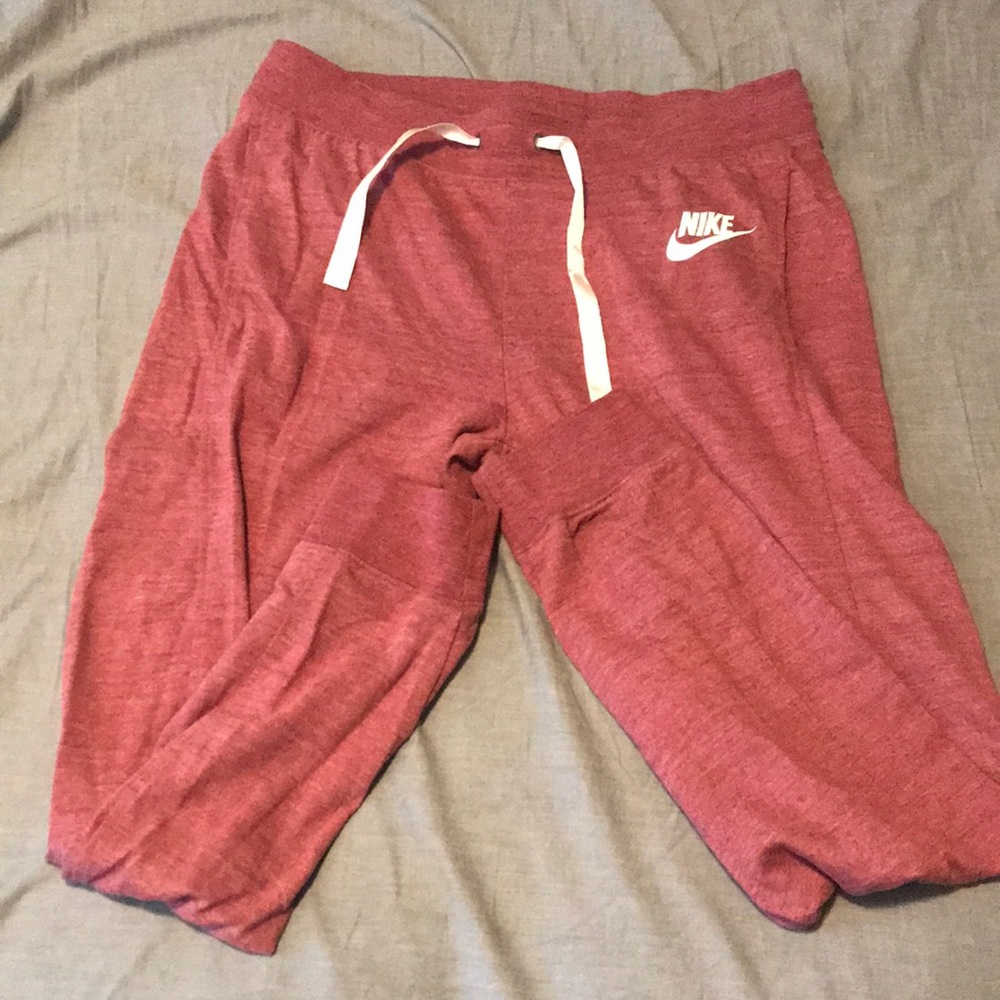 Maroon Nike sweatpants joggers